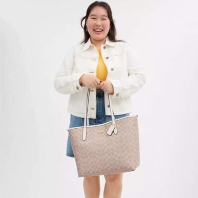 City Tote Bag In Signature Canvas