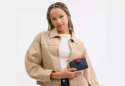 Medium Corner Zip Wallet In Signature Canvas