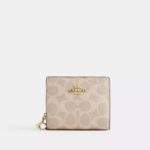 Snap Wallet In Signature Canvas