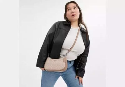 Teri Shoulder Bag In Signature Canvas