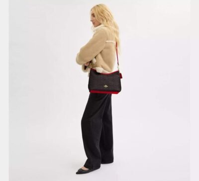 Laurel Shoulder Bag In Signature Canvas