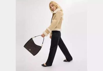 Laurel Shoulder Bag In Signature Canvas