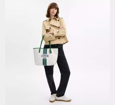 City Tote Bag In Signature Canvas With Coach Graphic