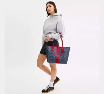 City Tote Bag In Signature Canvas With Coach Graphic