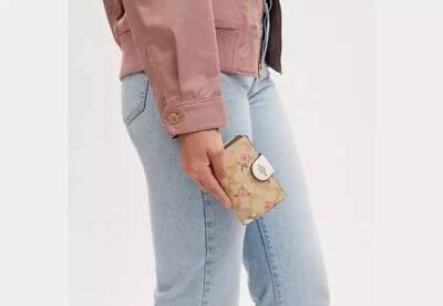 Medium Corner Zip Wallet In Signature Canvas With Floral Print