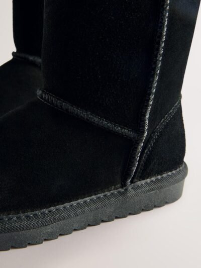 Black Water Repellent Suede Pull On Boots