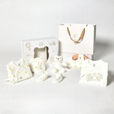 Exclusive Baby Gap Newborn Bear Gift Box Set