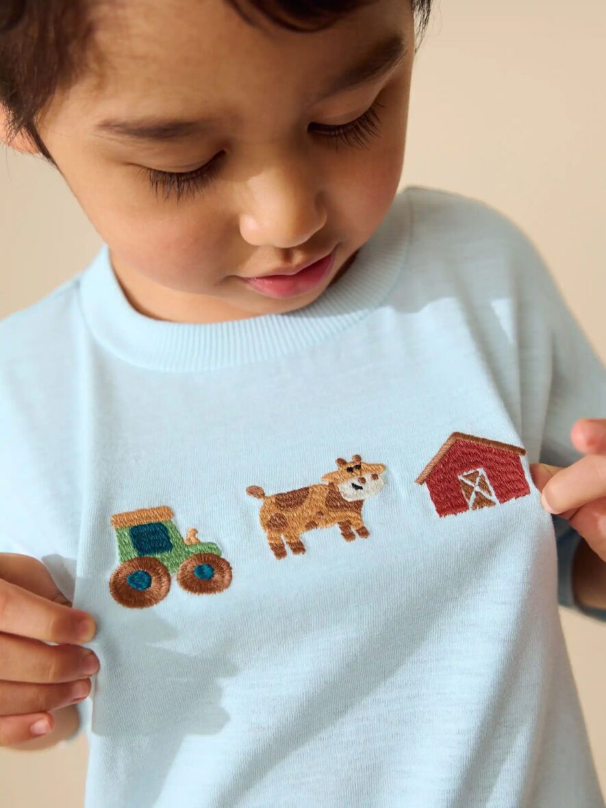 Blue Farm Trio Embroidery Short Sleeve Appliqué T-Shirt 3