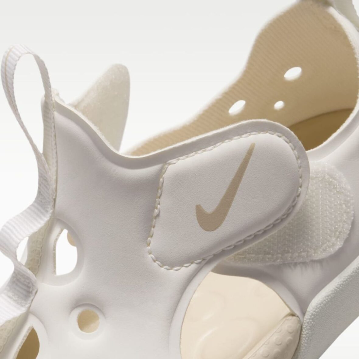 Nike Sunray Protect 4 Kids Sandals Gold Off White 9